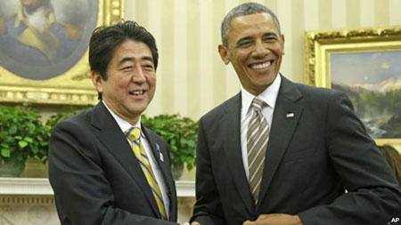 Tổng thống Obama tiếp Thủ tướng Nhật Abe tại   Nhà Trắng ngày 22/2.