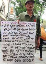 Cựu bộ đội Lê Duy Sinh bị ức hiếp nay cũng đi khiếu kiện...