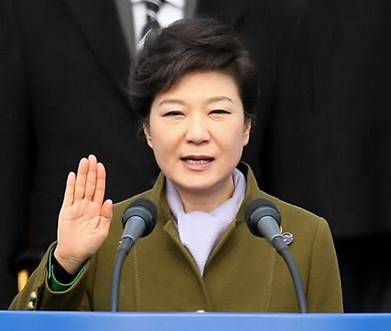 Bà Park tuyên thệ nhậm chức tổng thống Hàn Quốc vào khoảng 11 giờ trưa nay giờ địa phương.